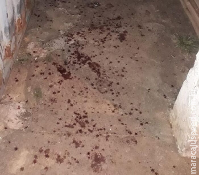 Mulher esfaqueia marido ao ouvir que é adúltera após viagem em Cassilândia Mulher esfaqueia marido ao ouvir que é adúltera após viagem em Cassilândia