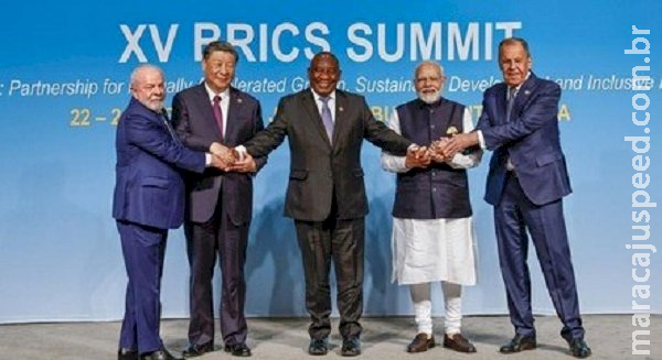 Na cúpula do Brics, Lula diz que Brasil quer contribuir para o fim da guerra da Ucrânia Na cúpula do Brics, Lula diz que Brasil quer contribuir para o fim da guerra da Ucrânia