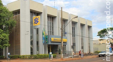 Ousadia em plena luz do dia: Larápio furta celular dentro da Agência do Banco do Brasil em Sidrolândia 