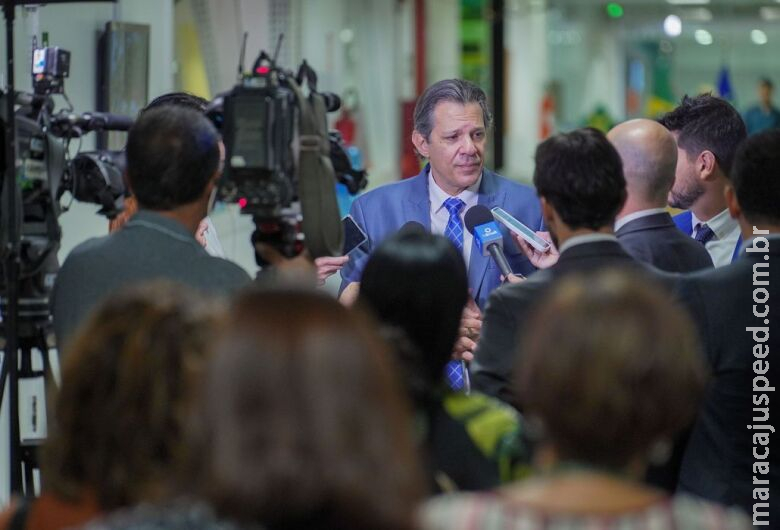 Taxa de juros do cartão de crédito vai "cair muito", diz Haddad Taxa de juros do cartão de crédito vai "cair muito", diz Haddad