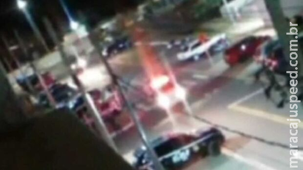 Vídeo mostra polícia em condomínio onde rapaz foi assassinado em Campo Grande Vídeo mostra polícia em condomínio onde rapaz foi assassinado em Campo Grande
