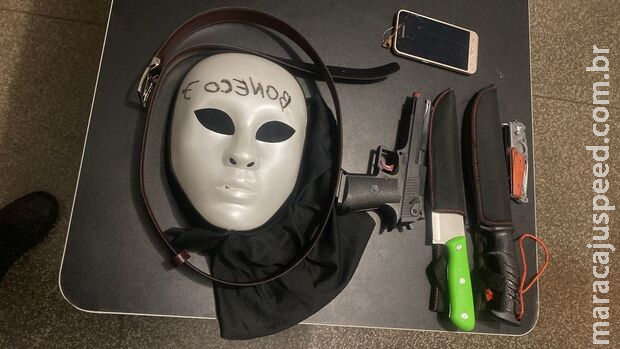 Adolescente e amigo são flagrados com faca, máscaras e revólver de brinquedo em Ponta Porã