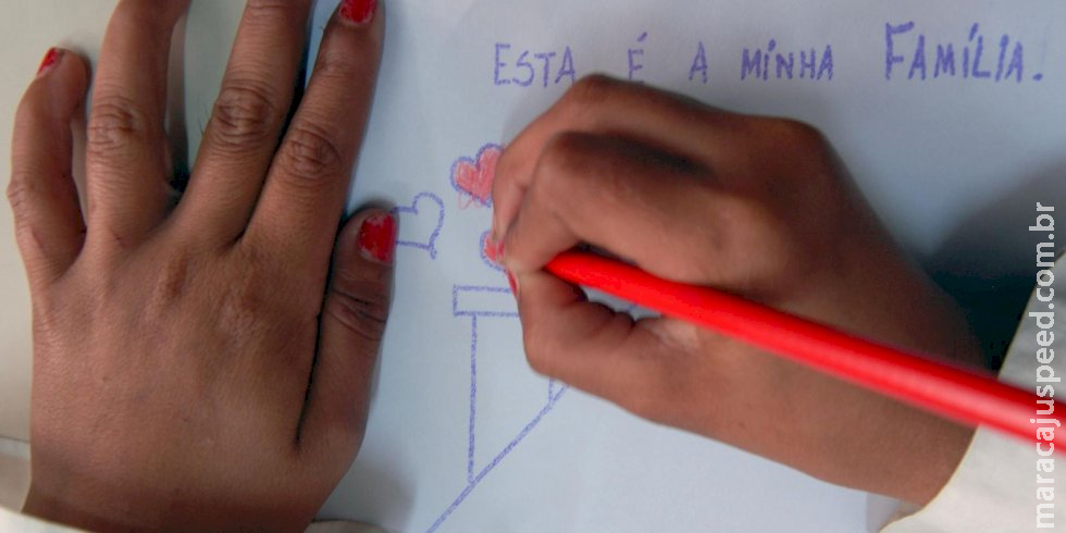 Alfabetizaçao de crianças ainda é desafio para o Brasil Alfabetizaçao de crianças ainda é desafio para o Brasil