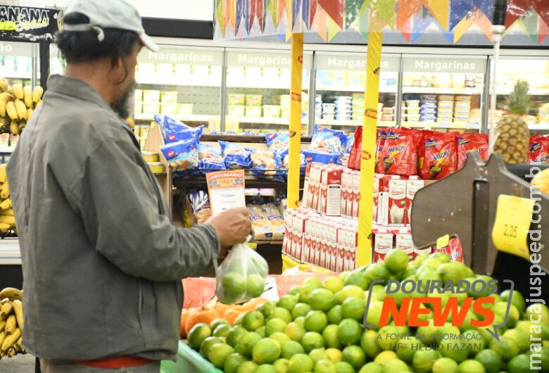 Alimentos e bebidas aliviam inflação para os mais pobres, aponta Ipea Alimentos e bebidas aliviam inflação para os mais pobres, aponta Ipea