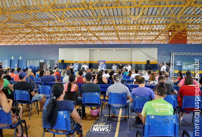 Após mais de 20 anos de espera, famílias falam de emoção de conseguir escritura de casa