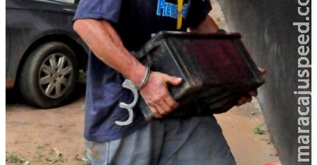 Câmera de Segurança Flagra Ladrão de Bateria em Sidrolândia Câmera de Segurança Flagra Ladrão de Bateria em Sidrolândia