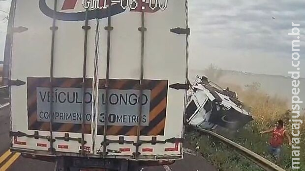 Caminhoneiro sai ileso de acidente grave com duas mortes na BR-267