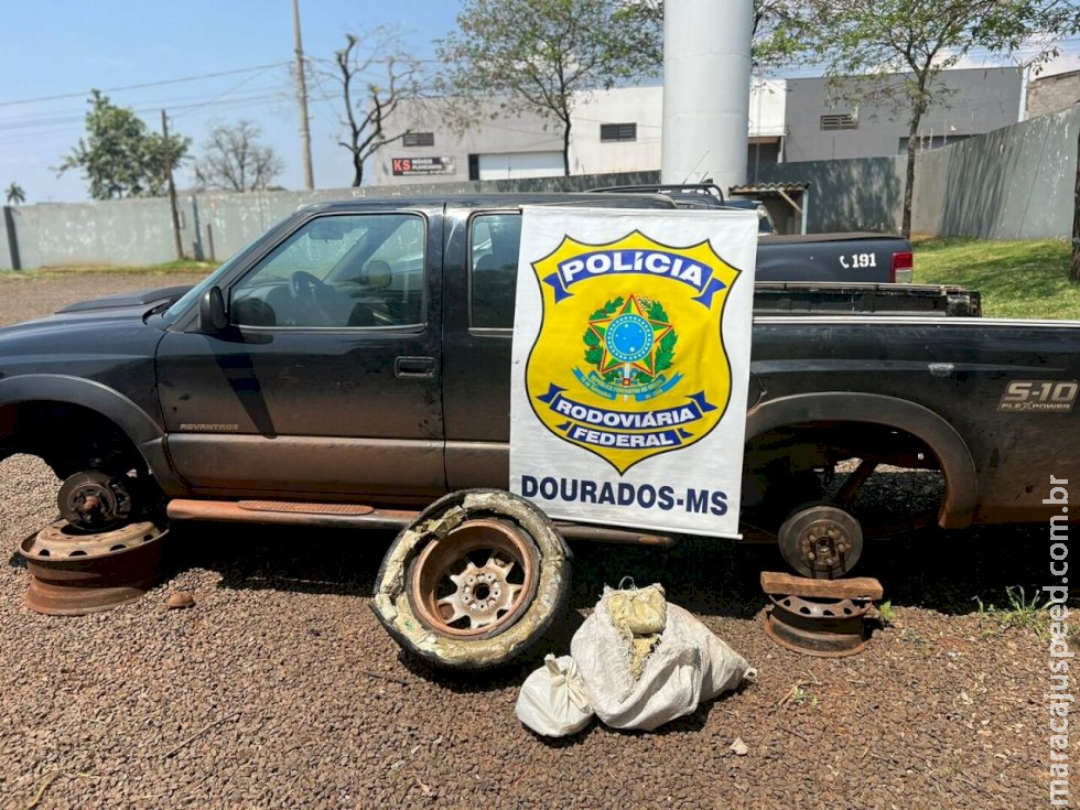 Caminhonete levada em guincho é apreendida com 60 kg de cocaína Caminhonete levada em guincho é apreendida com 60 kg de cocaína