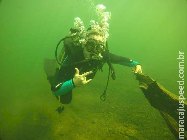 Cidade submersa é aventura de mergulhadores na divisa com SP 