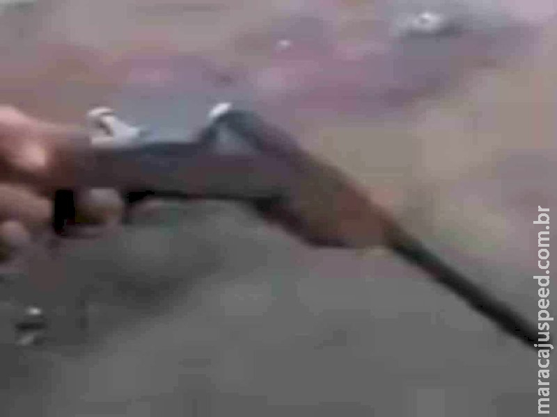 Com arma na mão, homem grava vídeo em Três Lagoas ameaçando policiais e morre em confronto Com arma na mão, homem grava vídeo em Três Lagoas ameaçando policiais e morre em confronto