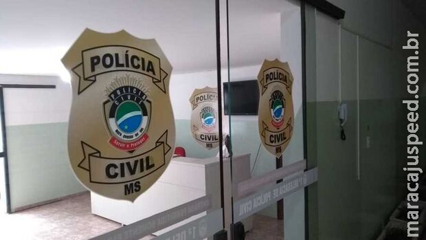 Com ataque de ciúmes, mulher picha o carro do marido em Nova Andradina Com ataque de ciúmes, mulher picha o carro do marido em Nova Andradina