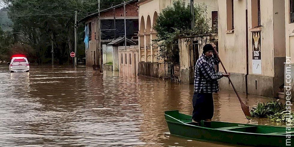 Com avanço de frente fria, RS permanece em alerta para temporais
