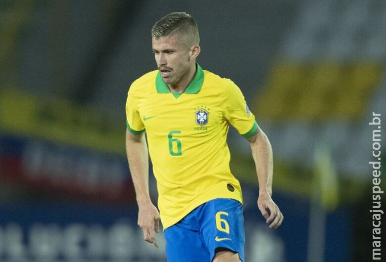 Diniz corta lateral que atua na Europa e chama Guilherme Arana para jogos da seleção Diniz corta lateral que atua na Europa e chama Guilherme Arana para jogos da seleção