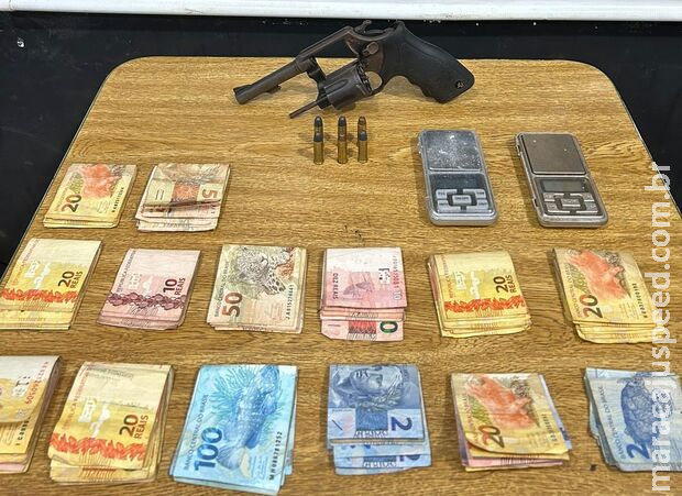 Durante cumprimento de mandado, Polícia Civil localiza arma de fogo escondida em pilha de tijolos Durante cumprimento de mandado, Polícia Civil localiza arma de fogo escondida em pilha de tijolos