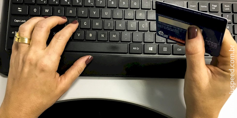 Endividamento cai pelo 2º mês seguido, mas inadimplência preocupa Endividamento cai pelo 2º mês seguido, mas inadimplência preocupa
