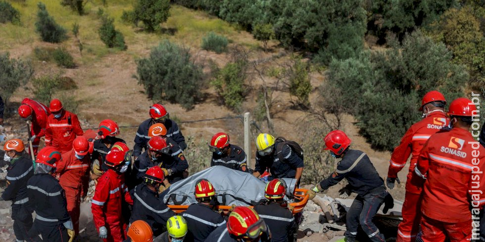 Equipes de quatro países auxiliam no resgate de vítimas no Marrocos Equipes de quatro países auxiliam no resgate de vítimas no Marrocos