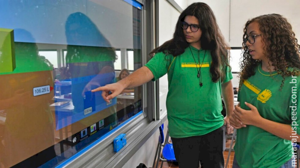 Estado deve instalar lousas digitais em 75 escolas Estado deve instalar lousas digitais em 75 escolas