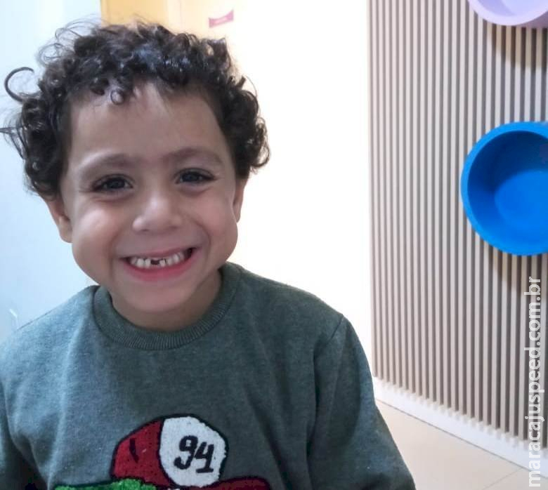 Garoto Theo precisa passar por cirurgia de R$ 80 mil e família faz campanha 