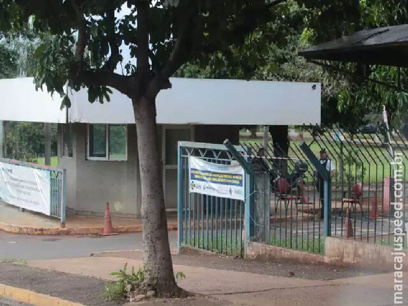 Guarita do Hospital Regional é alvo de assaltantes que levam armas de vigilantes Guarita do Hospital Regional é alvo de assaltantes que levam armas de vigilantes