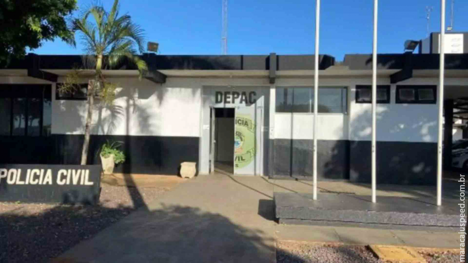 Homem vai defender mulher de idoso em bar e acaba ferido a golpes de facão na cabeça e nas costas Homem vai defender mulher de idoso em bar e acaba ferido a golpes de facão na cabeça e nas costas