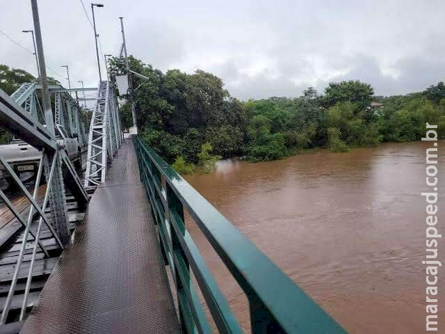 Jovem de 18 anos desaparece nas águas do Rio Aquidauana Jovem de 18 anos desaparece nas águas do Rio Aquidauana
