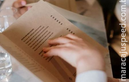 Lei que impede que bares tenham apenas cardápio em QR code é aprovada em MS