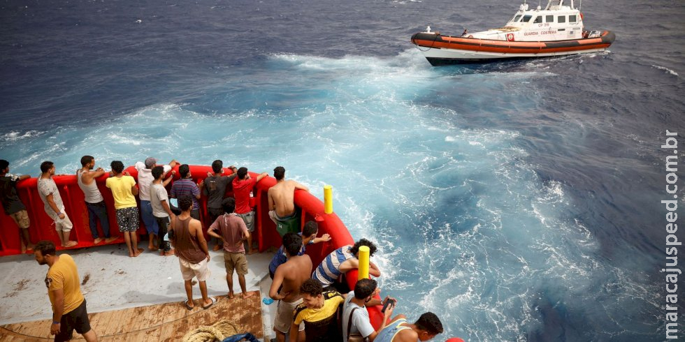 Mais de 11 mil crianças sozinhas atravessaram rota do Mediterrâneo
