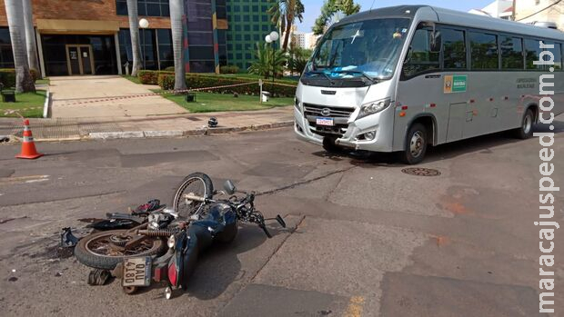Morre motoentregador arrastado por ônibus no Monte Castelo