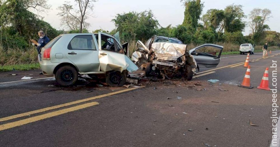 Motorista invade pista, bate em carro e morre na BR-267 Motorista invade pista, bate em carro e morre na BR-267