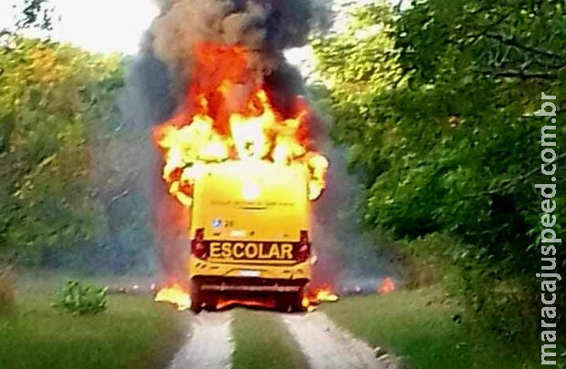 Ônibus escolar pego fogo e crianças escapam ilesas em Brasilândia