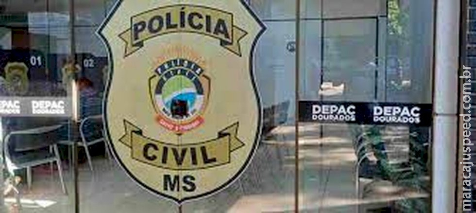 Pai arrasta criança de 4 anos pelos cabelos e a tranca para fora da casa com mãe em Dourados Pai arrasta criança de 4 anos pelos cabelos e a tranca para fora da casa com mãe em Dourados