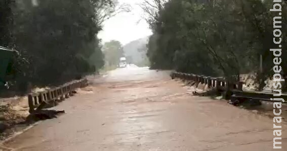 Passagem de ciclone deixa quatro mortos e centenas de desalojados no Rio Grande do Sul