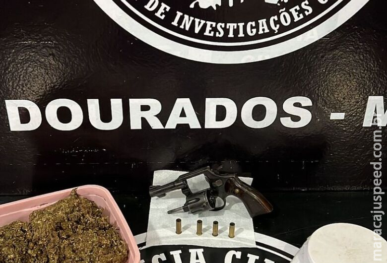 Polícia prende autor de disparos em bar e apreende armas e drogas Polícia prende autor de disparos em bar e apreende armas e drogas