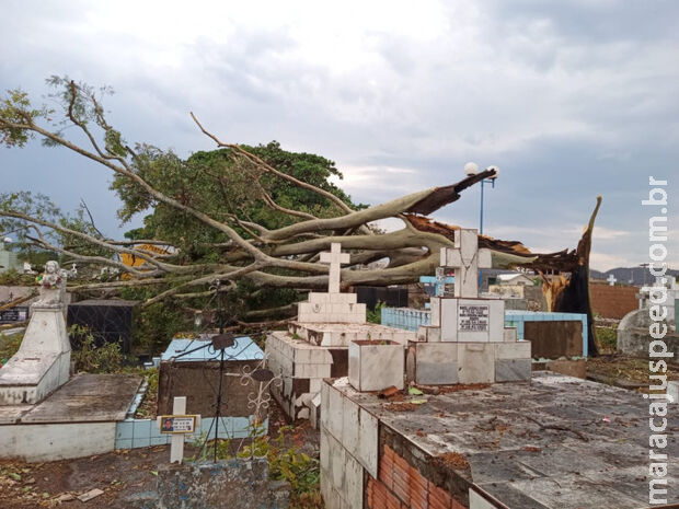 Principal cemitério de Corumbá é interditado após temporal