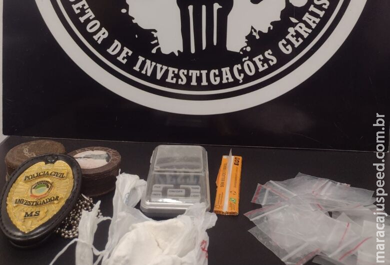 Traficante esconde droga até no teto, mas vai preso após "varredura" policial Traficante esconde droga até no teto, mas vai preso após "varredura" policial