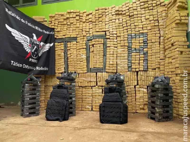 Trio é preso com carga de armas e maconha avaliada em R$ 2 milhões Trio é preso com carga de armas e maconha avaliada em R$ 2 milhões