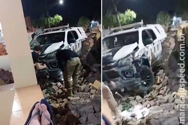 Viatura da PM bate e destrói muro durante perseguição em Aquidauana Viatura da PM bate e destrói muro durante perseguição em Aquidauana