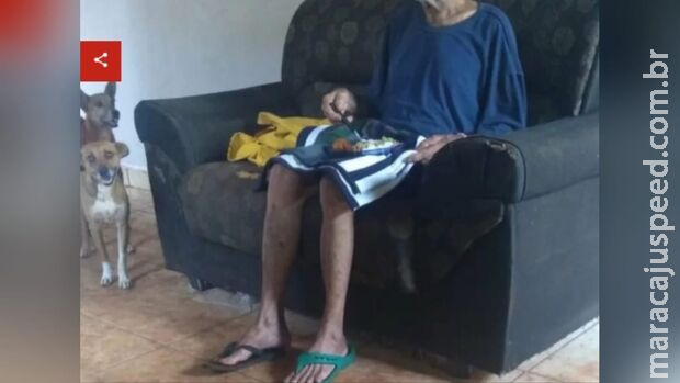 Abandonado pelo filho, idoso disputava resto de comida com cachorros