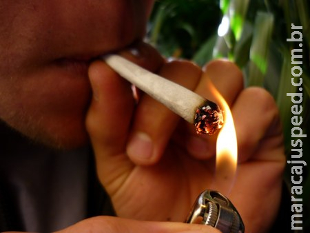 "Achei que podia": Diz adolescente apreendido fumando maconha na Praça Triângulo "Achei que podia": Diz adolescente apreendido fumando maconha na Praça Triângulo