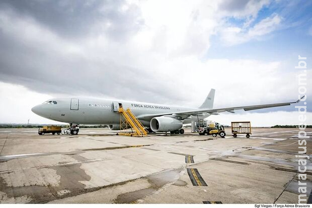 Avião que resgatará brasileiros chega ao Egito com kits humanitários Avião que resgatará brasileiros chega ao Egito com kits humanitários