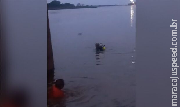 Bombeiros encontram jovem morto afogado em Ladário Bombeiros encontram jovem morto afogado em Ladário