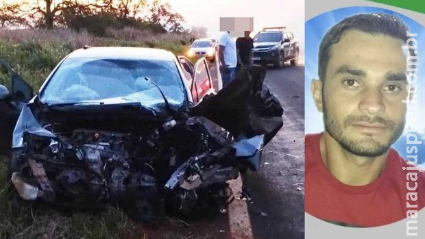 Carro incendeia em acidente na MS-295; um morreu e há feridos Carro incendeia em acidente na MS-295; um morreu e há feridos