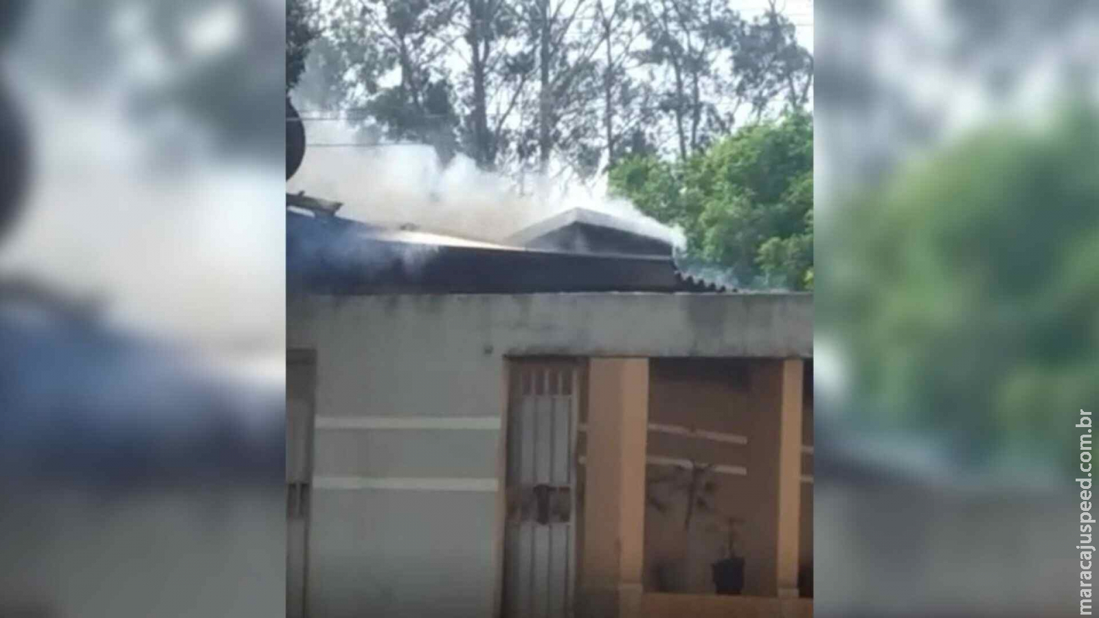 Casa pega fogo e bombeiros combatem chamas em Campo Grande Casa pega fogo e bombeiros combatem chamas em Campo Grande