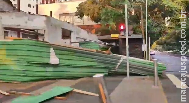 Chuva provoca estragos na região central de Campo Grande