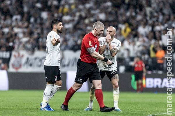 Corinthians detona Daronco e quer explicação da CBF sobre pênalti: "É um absurdo" Corinthians detona Daronco e quer explicação da CBF sobre pênalti: "É um absurdo"
