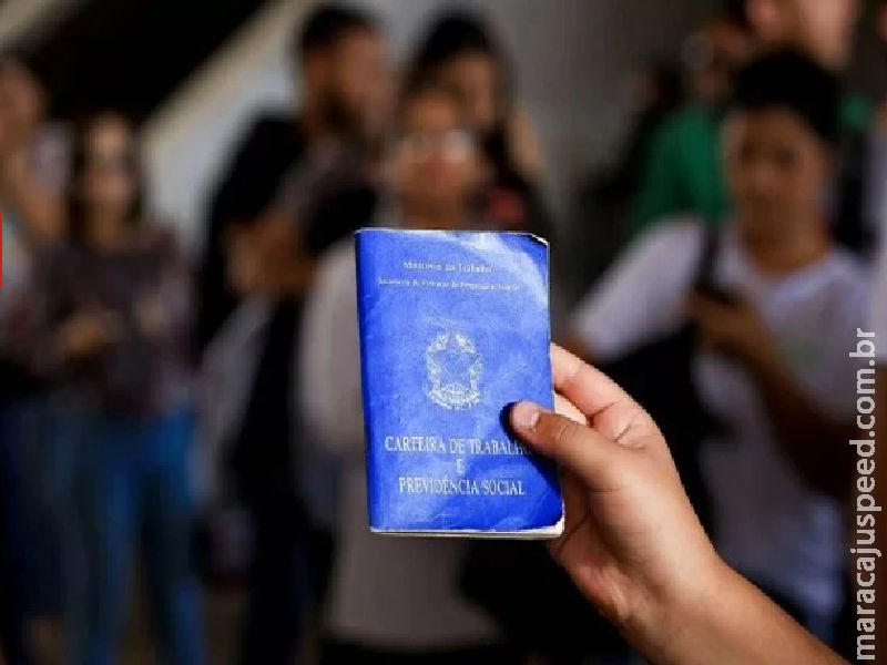 Desemprego cai para 7,7% em setembro, menor taxa desde 2015, diz IBGE Desemprego cai para 7,7% em setembro, menor taxa desde 2015, diz IBGE