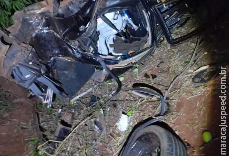 Duas pessoas morrem e três acabam feridas após carro capotar na MS-276