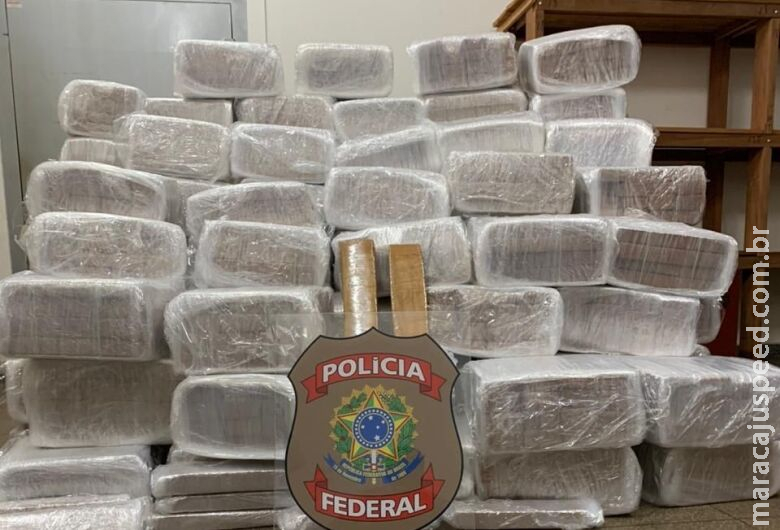 Dupla é presa em Dourados levando 1,6t de maconha em meio a carga de frutas Dupla é presa em Dourados levando 1,6t de maconha em meio a carga de frutas