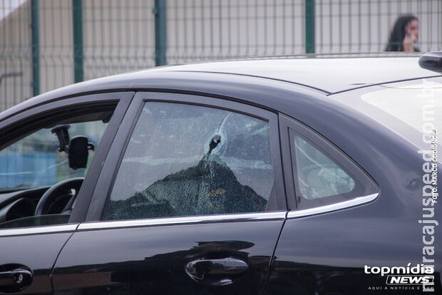 Filho de ferido a tiros no Santa Emília foi atingido por estilhaços de vidro Filho de ferido a tiros no Santa Emília foi atingido por estilhaços de vidro
