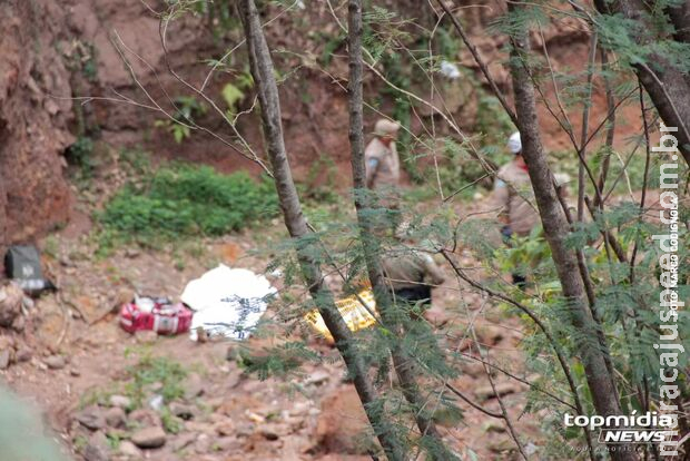 Homem morre afogado em córrego no Silvia Regina Homem morre afogado em córrego no Silvia Regina